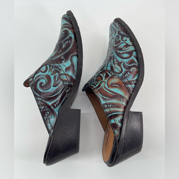 Patricia Nash Tooled Leather Floral Embossed Turquoise Mules Clogs Western 8 - Picture 7 of 8